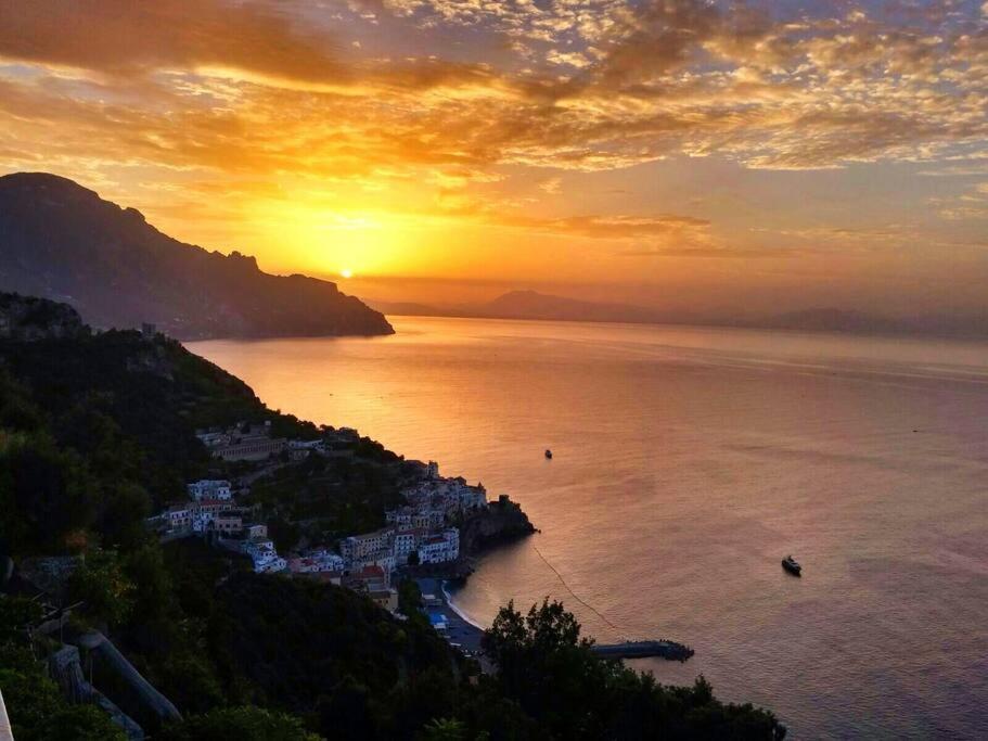 Casa Vacanze La Rosa Del Mare Amalfi Exterior photo