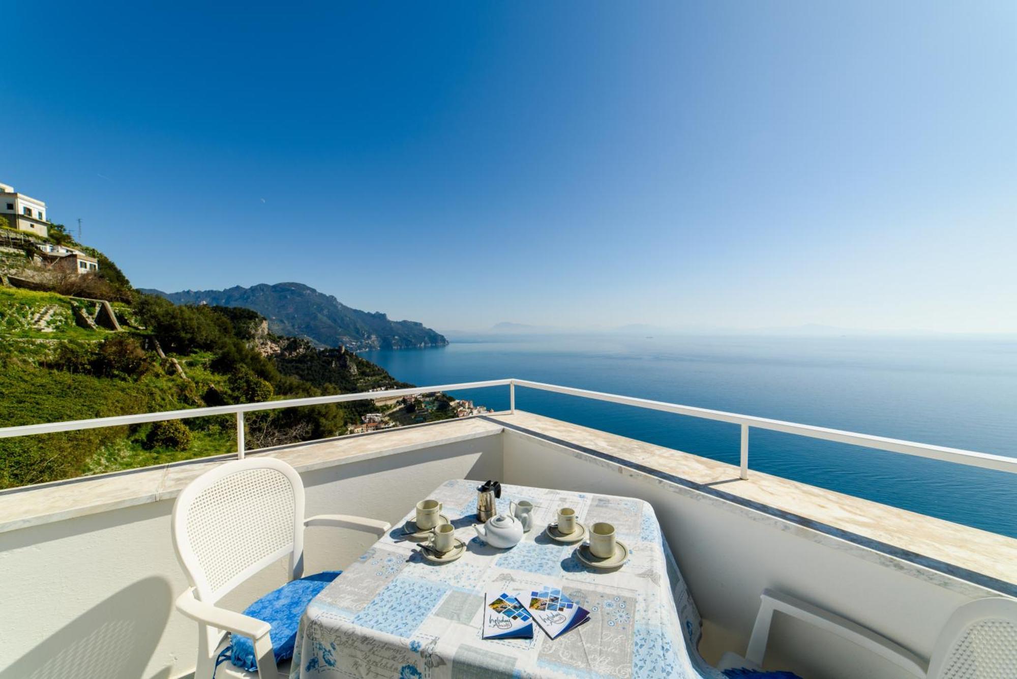 Casa Vacanze La Rosa Del Mare Amalfi Exterior photo